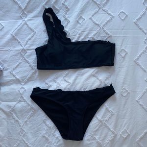 black one shoulder scalloped bikini